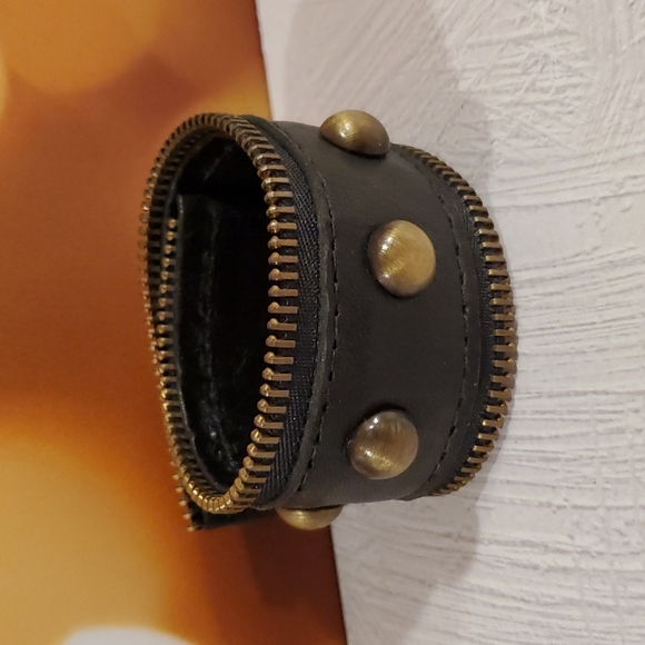 •Set of 3 faux leather snap bracelet cuffs•studded•open zipper trim•EUC• - Picture 9 of 15